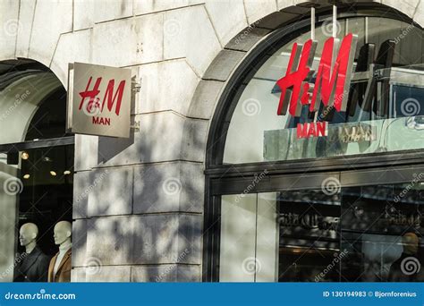 Although H & M <b>Hennes</b> & <b>Mauritz</b>'s balance sheet isn't particularly strong, due to the total liabilities, it is clearly positive to see that it has net cash of kr9. . Hennes and mauritz near me